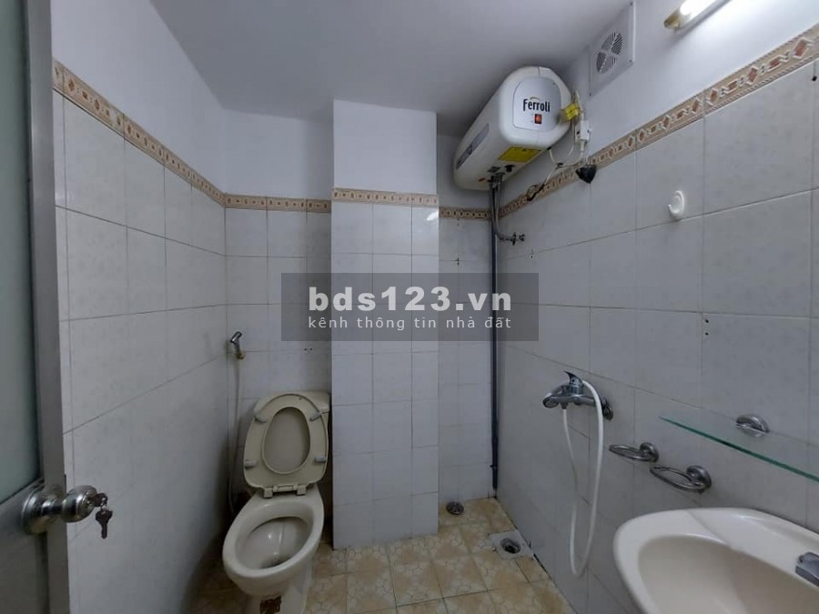 Nhỉnh 3 tỷ, có nhà Cầu Giấy, dt 37m2, 3 tầng đúc bê tông, ngõ nông thông 3 mặt thoáng