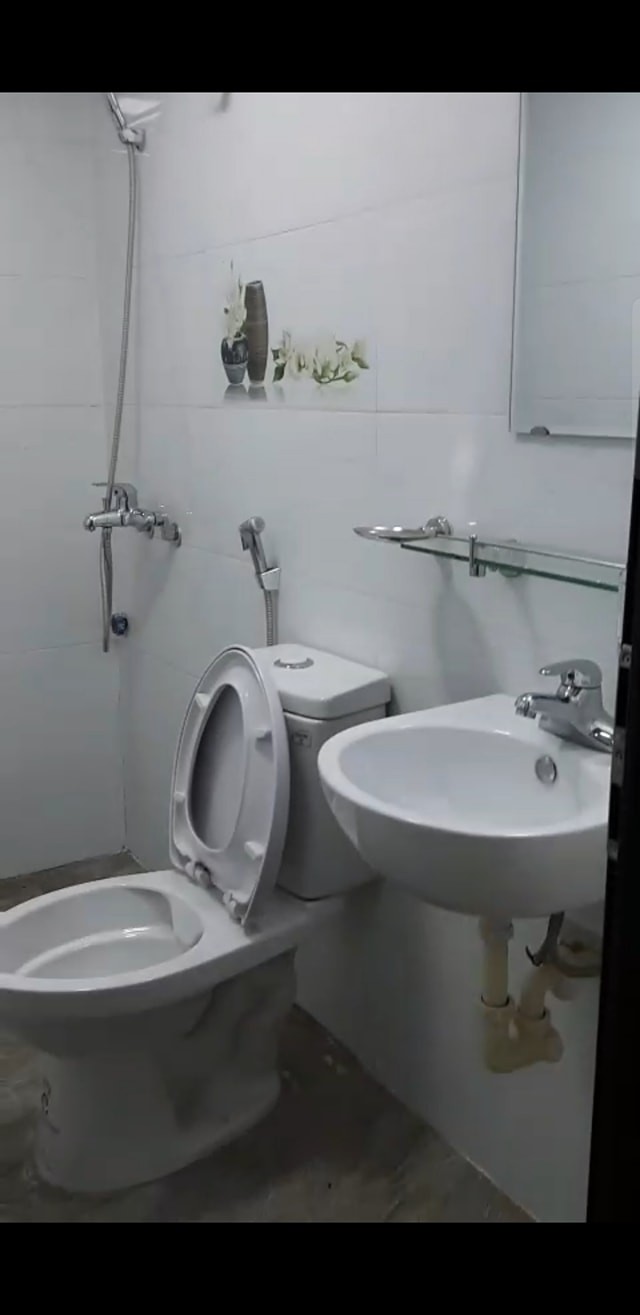 Quan Nhân giá bán nhỉnh 3 Tỷ, thương lượng 5 tầng, mt 3.7m, lô góc, ngõ 3 gác rộng