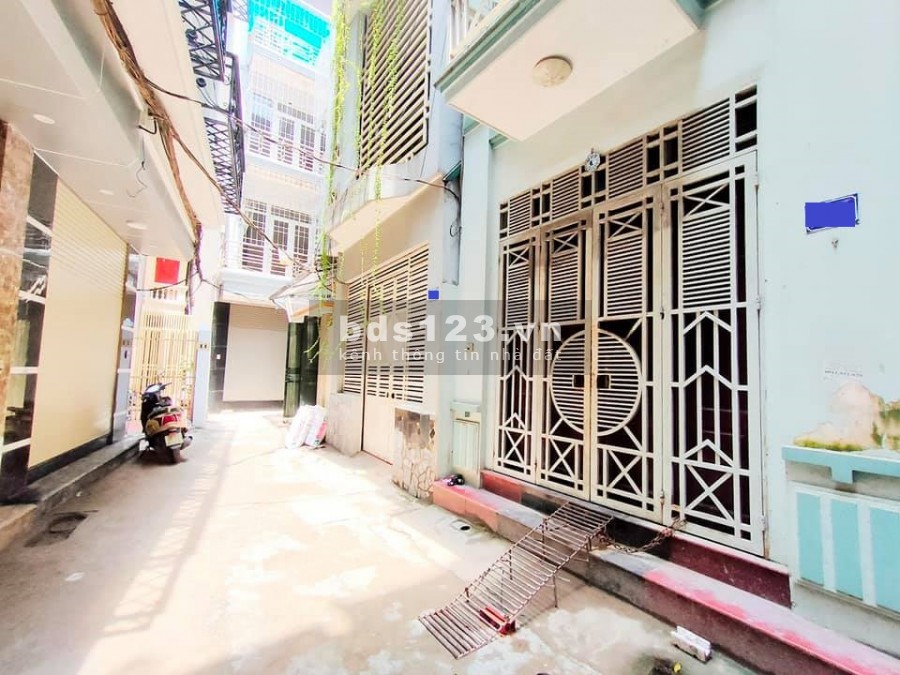 Bán nhà Hoàng Mai, lô góc ngõ rộng dt 40m2, 5 tầng, 6 phòng giá nhỉnh 3 tỷ, lhcc