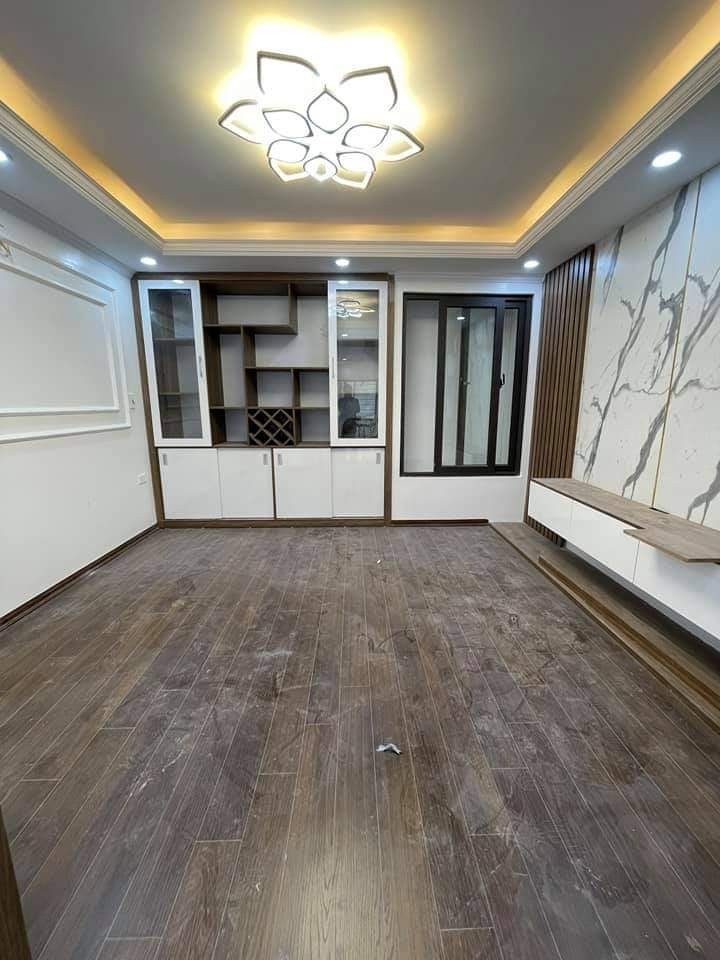 Bán Nhà Hoàng Liệt, Mới Lung Linh, 3 thoáng, 45m2*5T, an sinh đỉnh, giá hơn 3 tỷ
