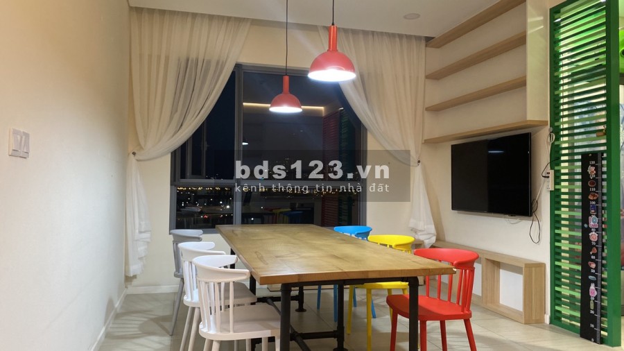 Cho thuê căn hộ 3 phòng ngủ, dt 143m2, Full nội thất, giá 35 triệu/tháng. LH. 0792317869 (Phan Cường)