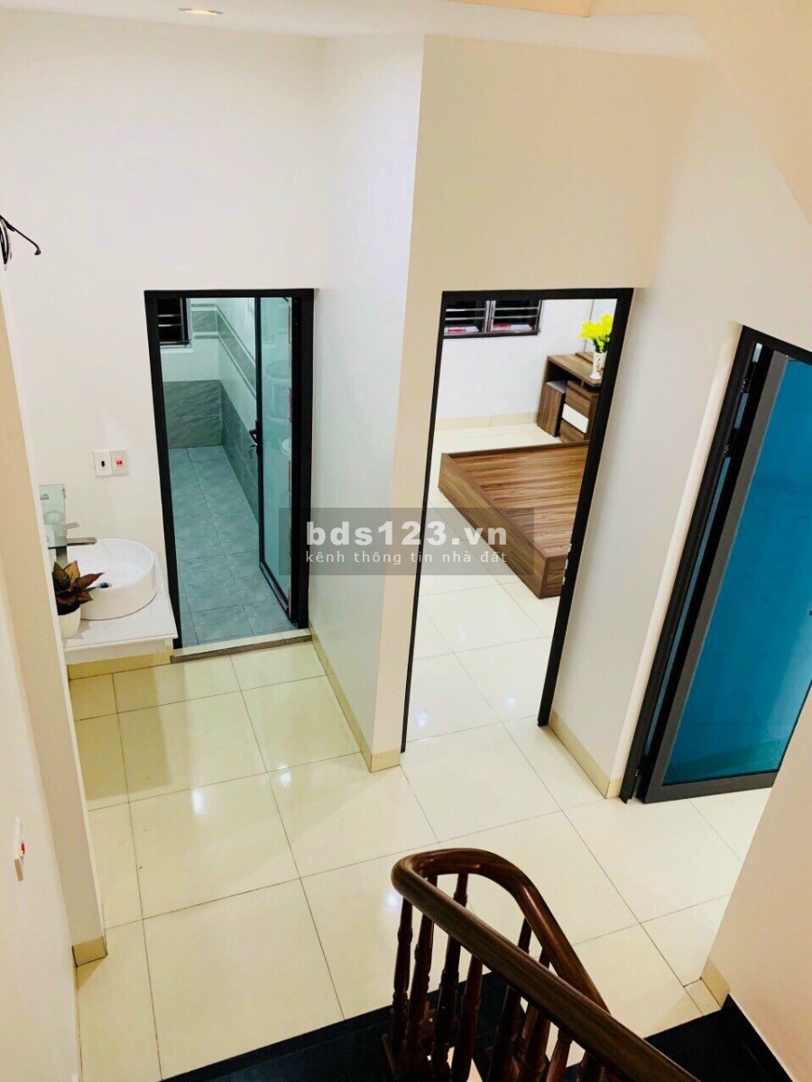 Bán Nhà Ngõ Vũ Hựu Tặng Nội Thất Chỉ Việc Ở, dt 47.2m2, gần chợ, tiện tích đủ