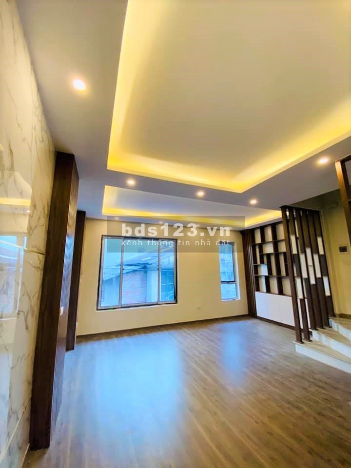 Bán nhà Võ Chí Công Quận Cầu Giấy, dt 60m2, 4 tầng, lô góc, ngõ to, giá chỉ 4.65 tỷ