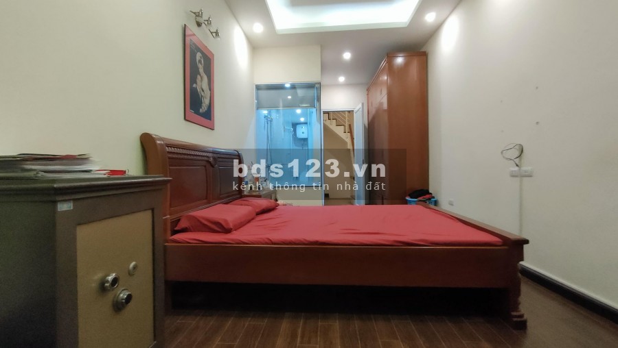Chính chủ bán nhà 4 tầng khu sầm uất gần hồ Giảng Võ, giá bán 4.7 tỷ, Ba Đình