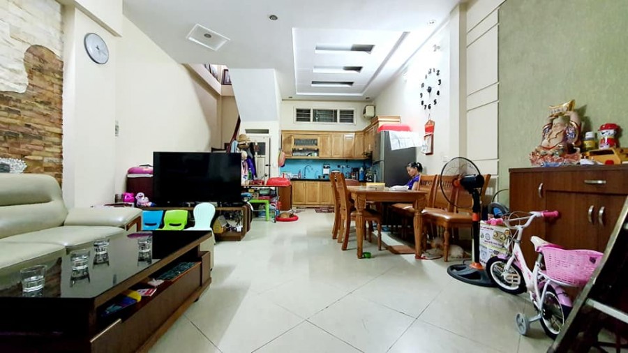 Nhà nguyên căn đẹp đường Láng, ngõ rộng dân trí cao, diện tích 43m2, giá: 4.8 tỷ