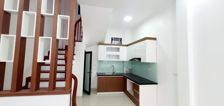 Sốc bán chỉ 2.95 tỷ. Nhà đẹp ở ngay Hồ Tùng Mậu, diện tích 30m2, 5 tầng ô tô đỗ