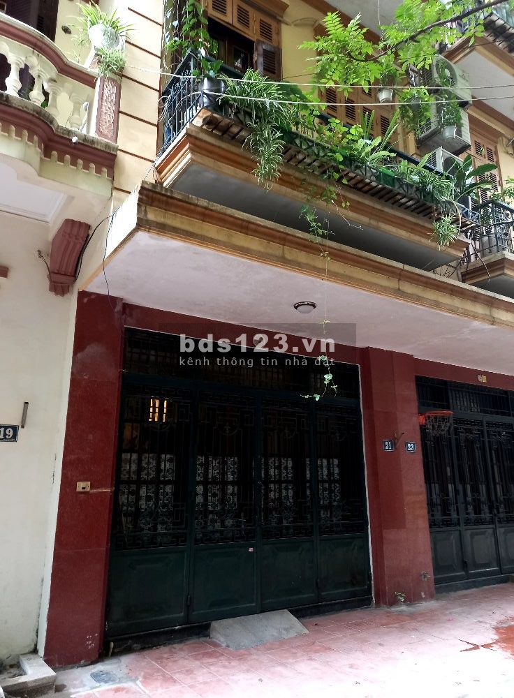 Bán nhà riêng ô tô vào nhà nằm trong khu VIP Cầu Giấy liên hệ 0986112329