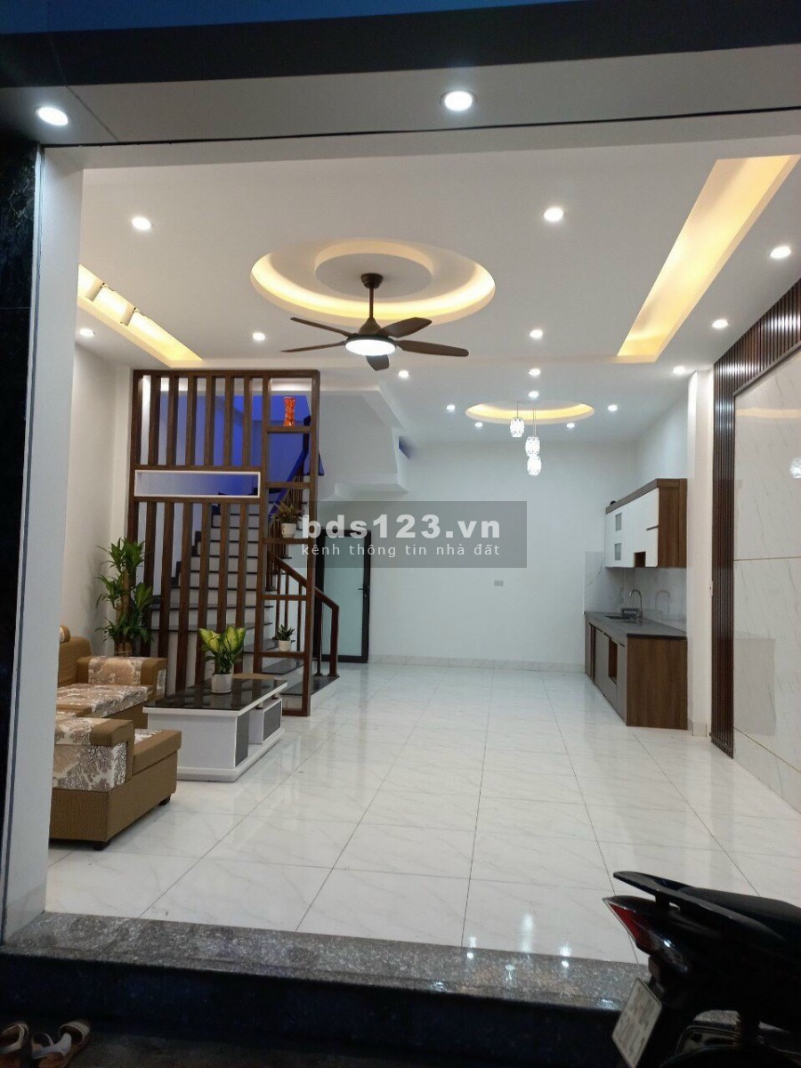 Bán Nhà Ngõ Vũ Hựu Tặng Nội Thất Chỉ Việc Ở, dt 47.2m2, gần chợ, tiện tích đủ