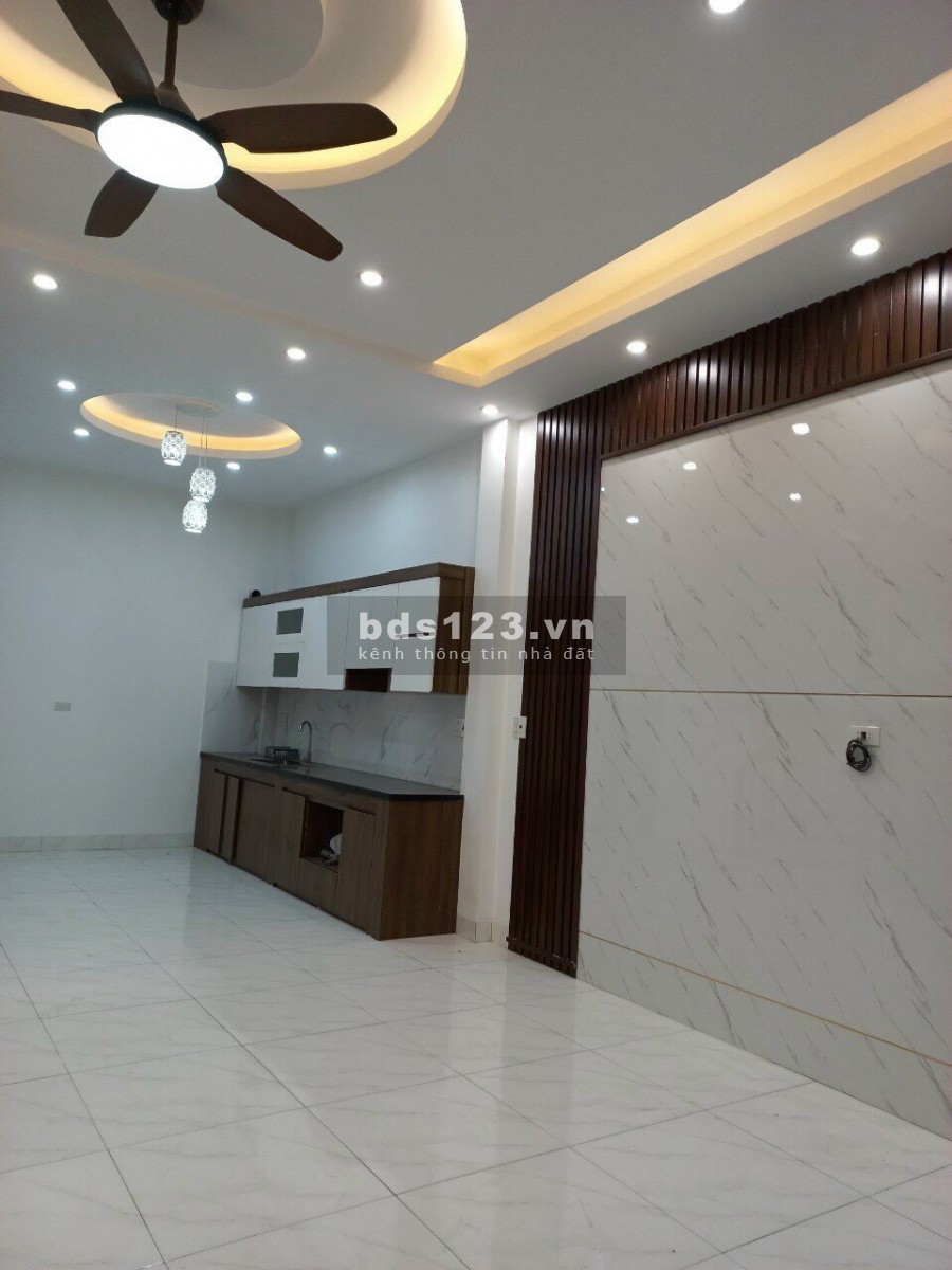 Bán Nhà Ngõ Vũ Hựu Tặng Nội Thất Chỉ Việc Ở, dt 47.2m2, gần chợ, tiện tích đủ