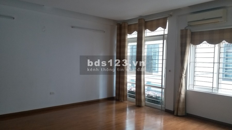 Bán nhà Ái Mộ siêu hiếm, vị trí đẹp 20m ô tô tránh Gara giá bán nhỉnh 4 tỷ