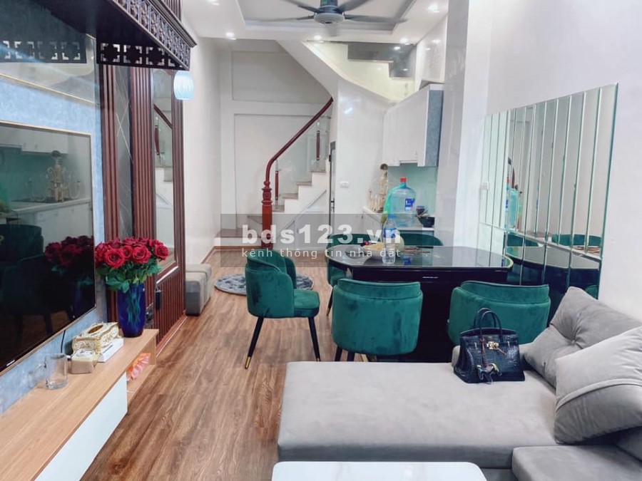 Nhà Đẹp Mới Ngõ Mai Hương Phố Bạch Mai diện tích sử dụng 41m2 5 tầng giá 3.75 tỷ