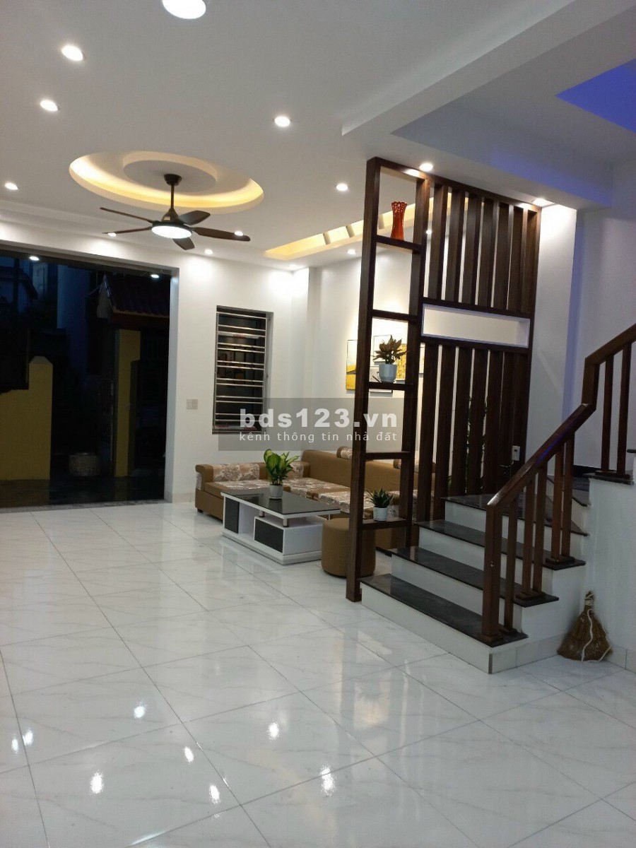 Bán Nhà Ngõ Vũ Hựu Tặng Nội Thất Chỉ Việc Ở, dt 47.2m2, gần chợ, tiện tích đủ