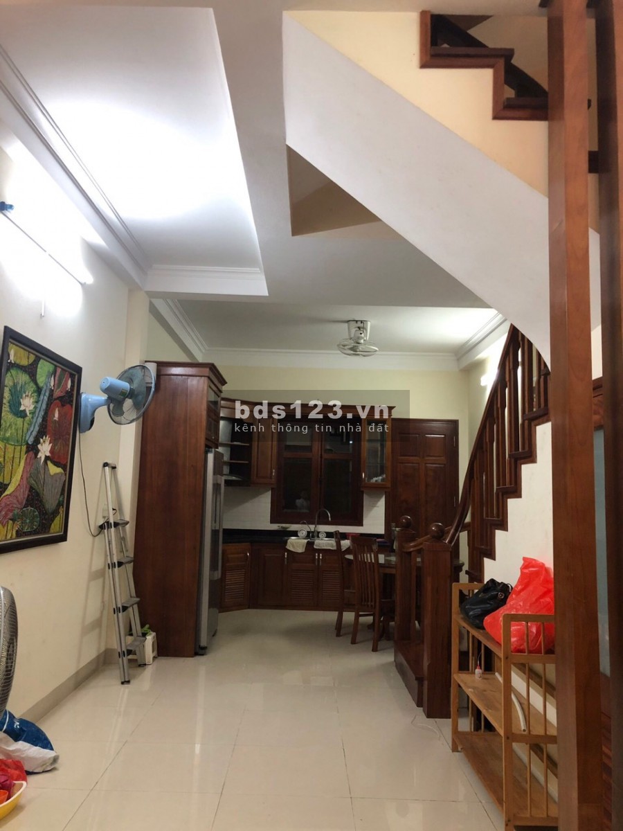 Bán nhà riêng nguyên căn ngay đường Tư Đình, Quận Long Biên diện tích 45m2, giá tốt