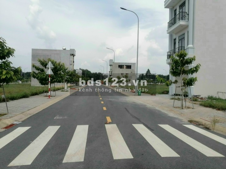 Ngay trung tâm khu đô thị - công nghiệp Bàu Bàng, liên hệ 0981518719, sổ chính chủ