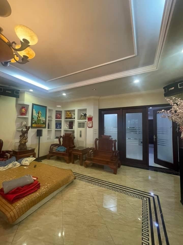 Bán tòa văn phòng, Vị trí VIP, Ô tô tránh, Kinh doanh, Thang máy– Tây Hồ