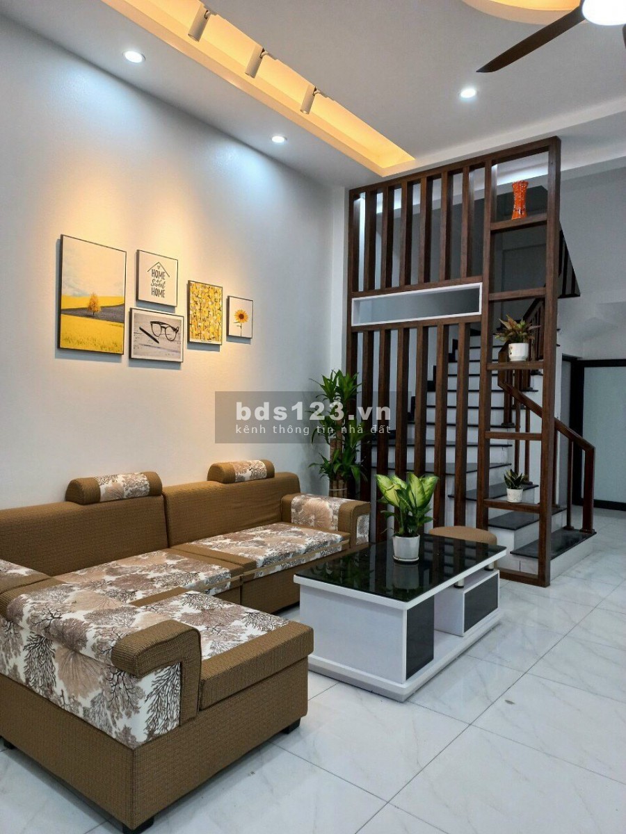 Bán Nhà Ngõ Vũ Hựu Tặng Nội Thất Chỉ Việc Ở, dt 47.2m2, gần chợ, tiện tích đủ