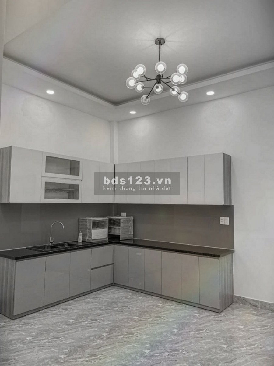 Nhà mới xây 4 tầng. Cạnh trung tâm Hội Nghị White Palace, giá bán 9,1 tỷ, bàn giao ngay
