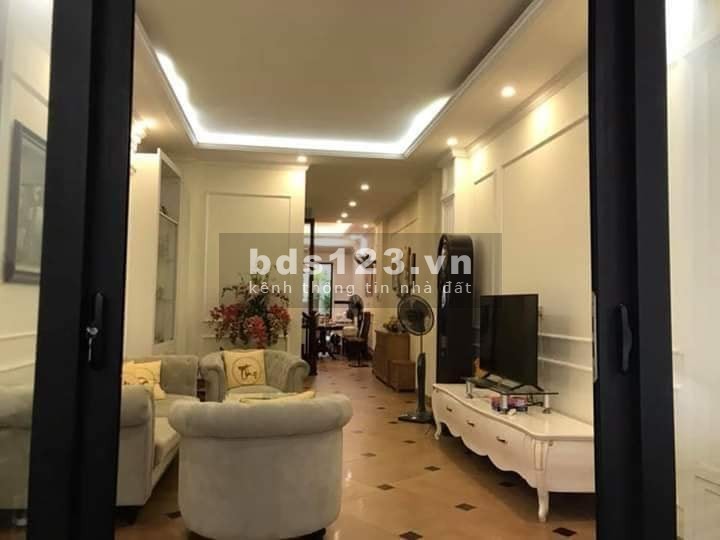 Nguyễn Khánh Toàn, nhà rộng 84m xây 7 tầng, Ô tô, thang máy, 2 mặt thoáng, giá 12.5 tỷ