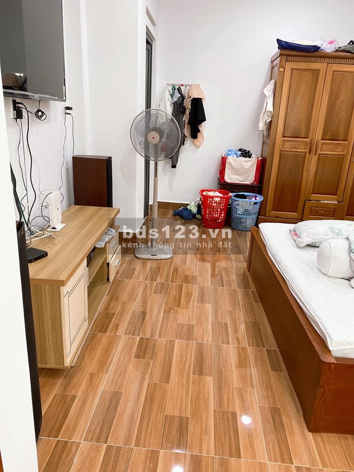 Bán nhà Âu Cơ, Phuờng 10, Tân Bình 2 tầng rộng 52m2 bán gấp giá chỉ 4.5 tỷ
