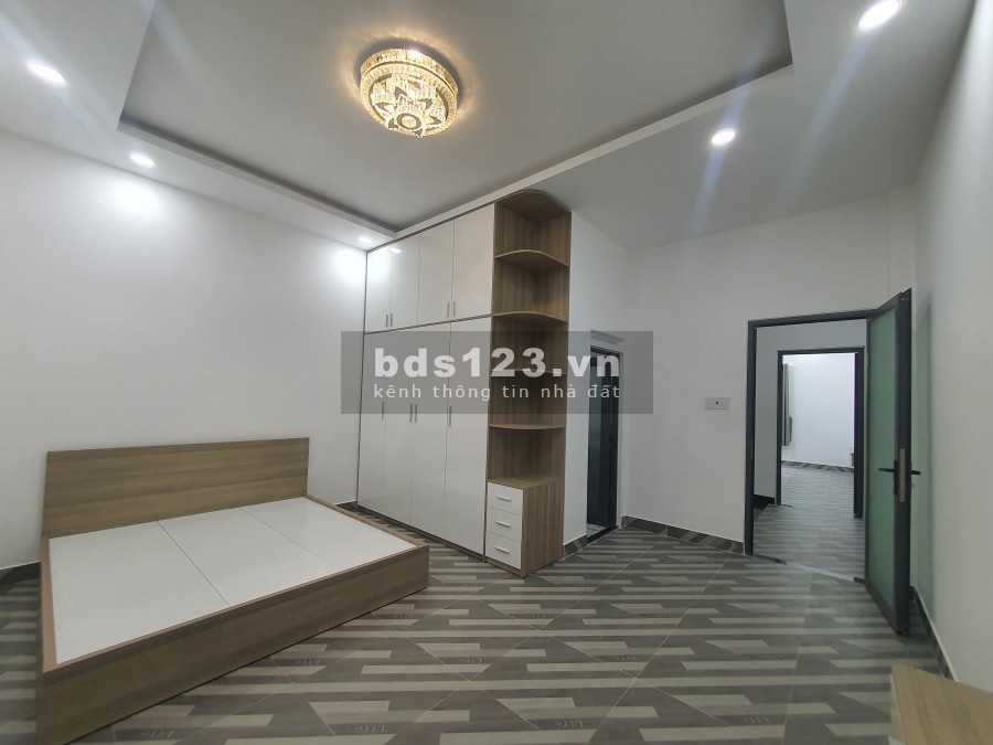 Nhà mới xây 4 tầng. Cạnh trung tâm Hội Nghị White Palace, giá bán 9,1 tỷ, bàn giao ngay