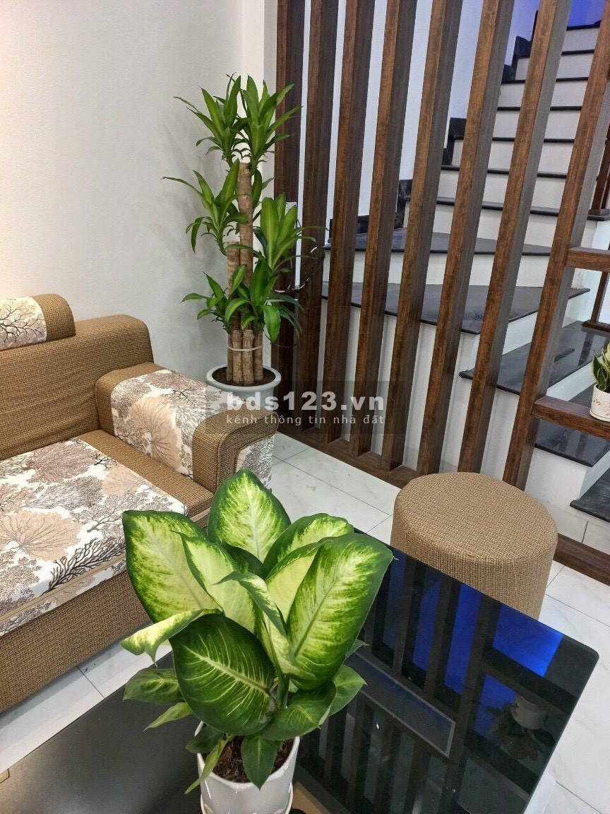 Bán Nhà Ngõ Vũ Hựu Tặng Nội Thất Chỉ Việc Ở, dt 47.2m2, gần chợ, tiện tích đủ