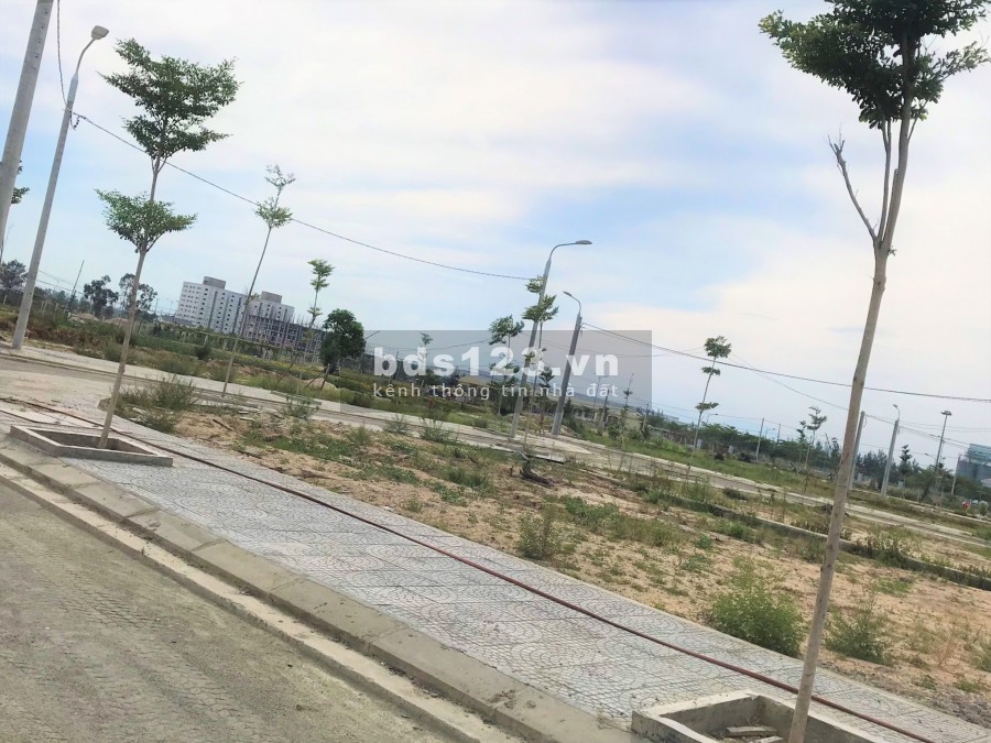 Bán Lô Đất diện tích 100m2 gần chợ Điện Nam Trung, trường học, gần sông và biển