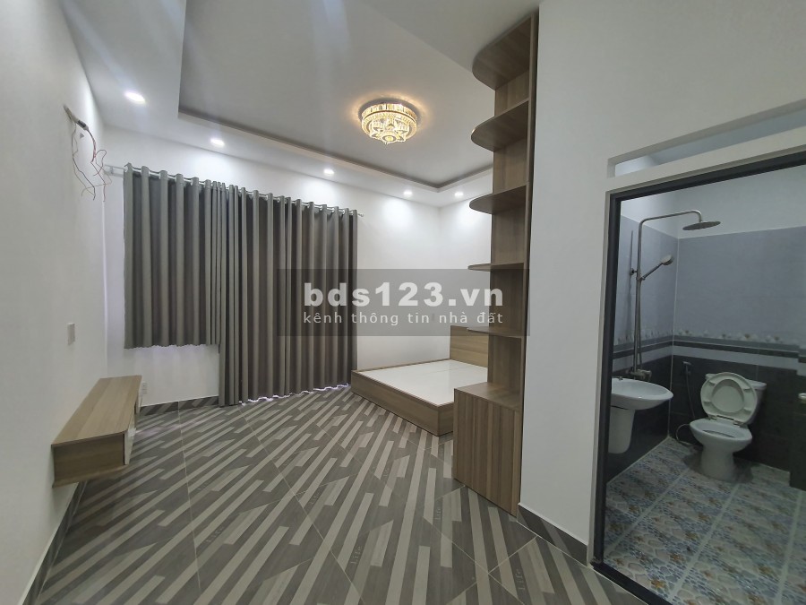 Nhà mới xây 4 tầng. Cạnh trung tâm Hội Nghị White Palace, giá bán 9,1 tỷ, bàn giao ngay