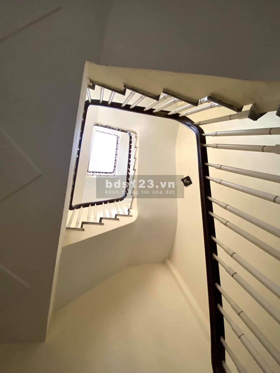 Nhà đẹp, rẻ nhất Long Biên: Đàm Quang Trung, dt 33,2m2, 5 tầng, mt 3,5m, giá 3,2 tỷ thương lượng