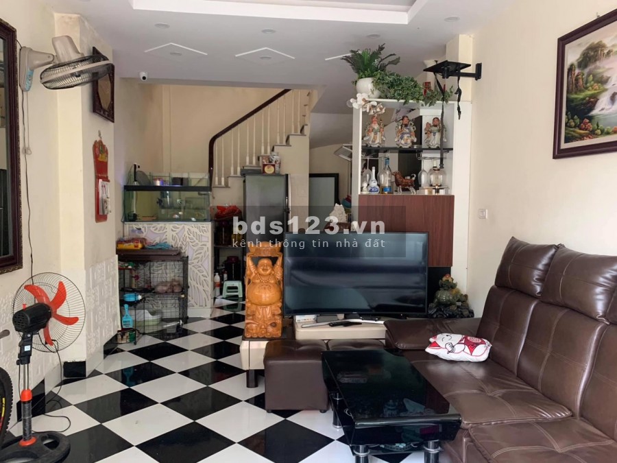 Nhà đẹp, rẻ nhất Long Biên: Đàm Quang Trung, dt 33,2m2, 5 tầng, mt 3,5m, giá 3,2 tỷ thương lượng