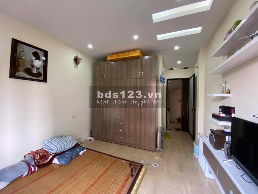 Nhà đẹp, rẻ nhất Long Biên: Đàm Quang Trung, dt 33,2m2, 5 tầng, mt 3,5m, giá 3,2 tỷ thương lượng