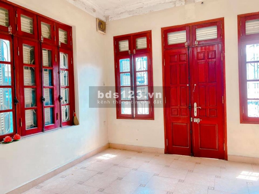 Bán lô góc dân xây ngõ thông gần phố Hoàng Như Tiếp, 4 tầng đúc, giá bán 4.45 tỷ, sổ sẵn