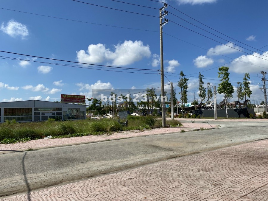 Bán 110m2 đất nền thương mại dự án thạnh phú center giá 1tỷ400 full thổ cư, sổ hồng sẵn