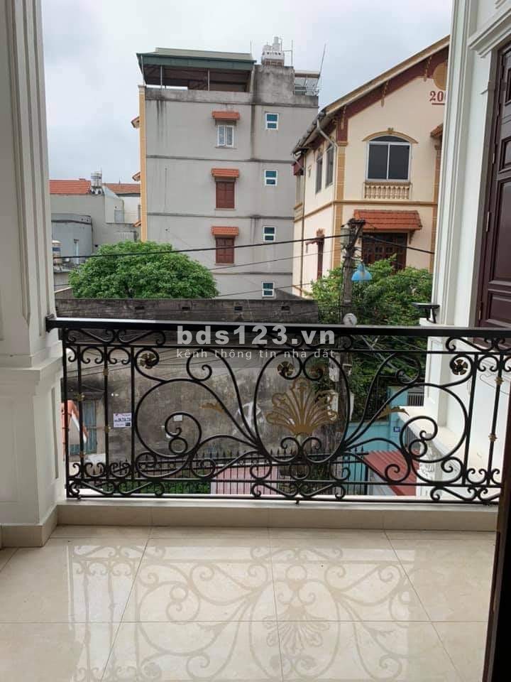 Bán Nhà Cổ Nhuế DT 30m2 x5 tầng, cách oto tránh nhau 10m giá 2.9 tỷ