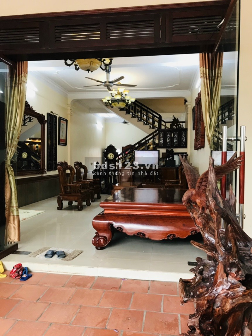 Cần bán nhà biệt thự tân cổ điểm 3 tầng Thái Nguyên, giá bán 2.4 tỷ, có lộc