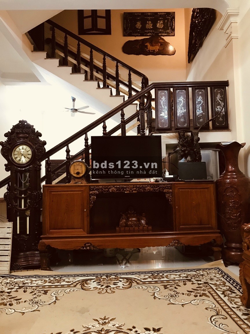 Cần bán nhà biệt thự tân cổ điểm 3 tầng Thái Nguyên, giá bán 2.4 tỷ, có lộc