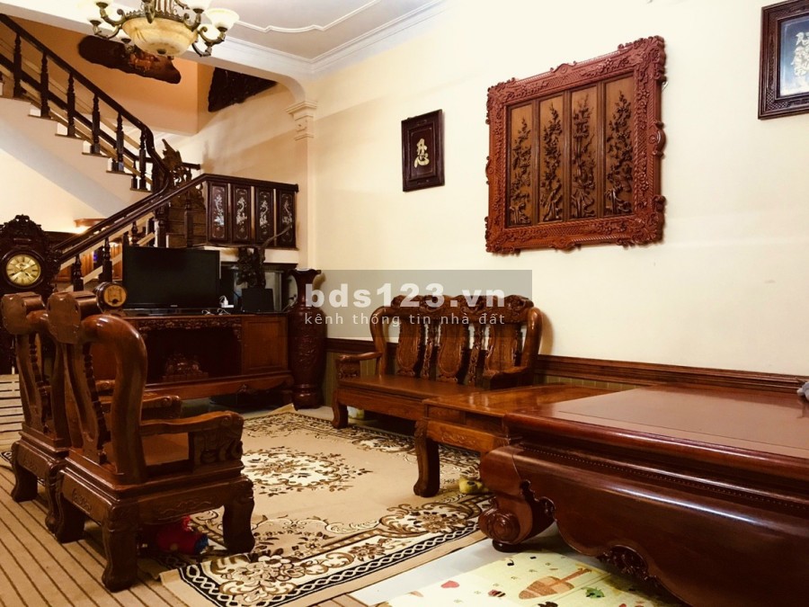 Cần bán nhà biệt thự tân cổ điểm 3 tầng Thái Nguyên, giá bán 2.4 tỷ, có lộc