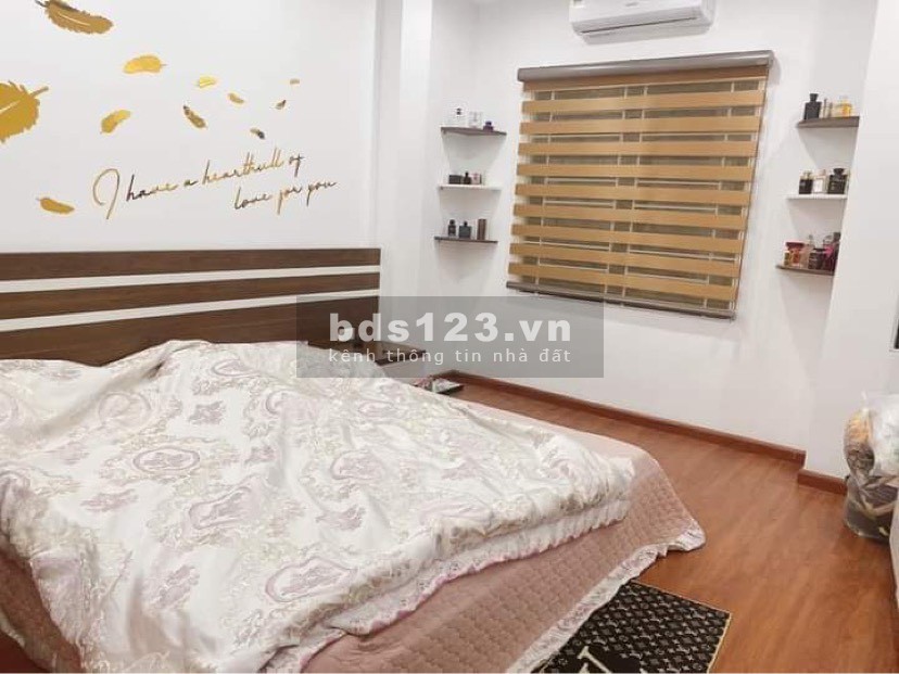Bán Nhà Cổ Nhuế DT 30m2 x5 tầng, cách oto tránh nhau 10m giá 2.9 tỷ