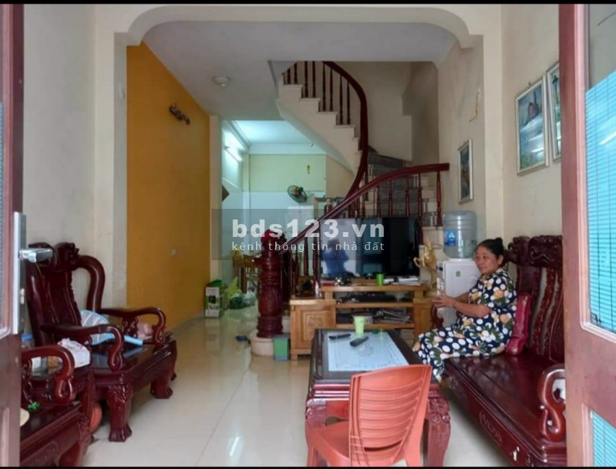 Bán Nhà Cổ Nhuế DT 30m2 x5 tầng, cách oto tránh nhau 10m giá 2.9 tỷ