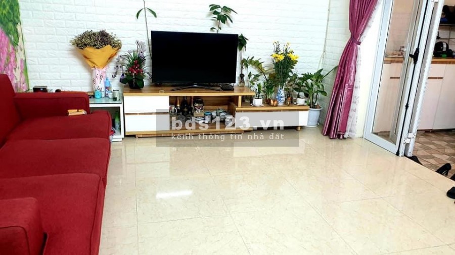 Bán nhà Phố Định Công Thượng nhà đang hoàn thiện, ô tô đỗ cách 25m, dt 42m mt 4.5m giá 3.1 tỷ.