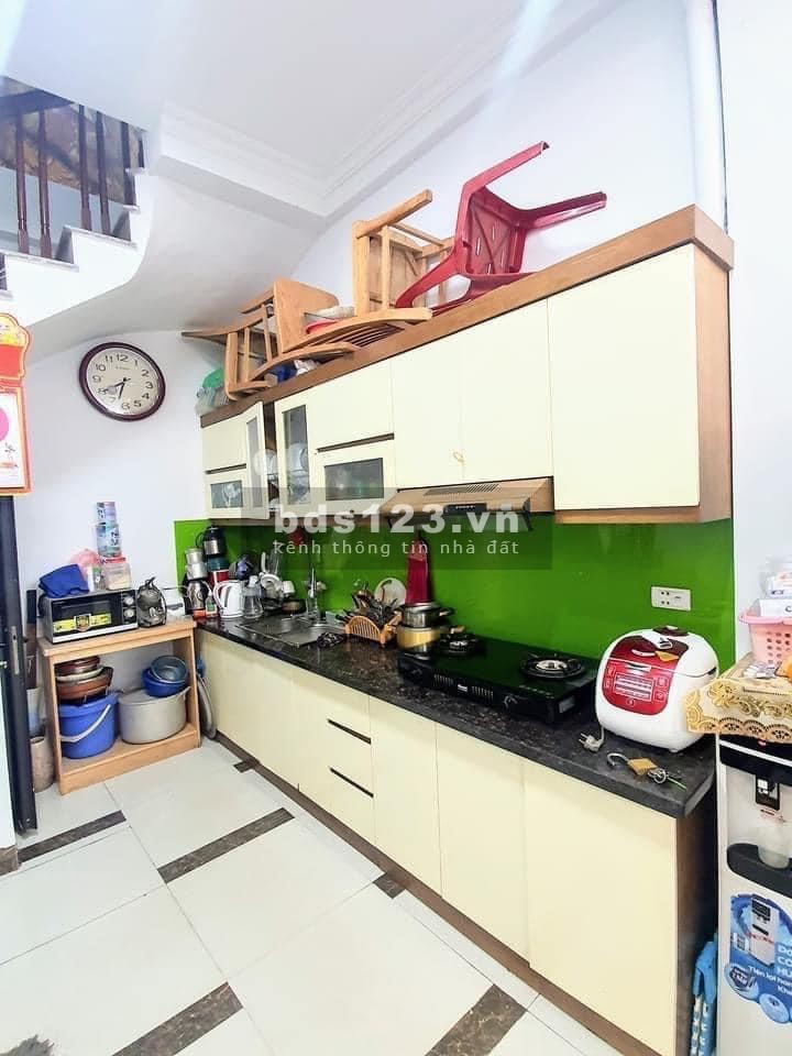 Bán nhà Phố Định Công Thượng nhà đang hoàn thiện, ô tô đỗ cách 25m, dt 42m mt 4.5m giá 3.1 tỷ.