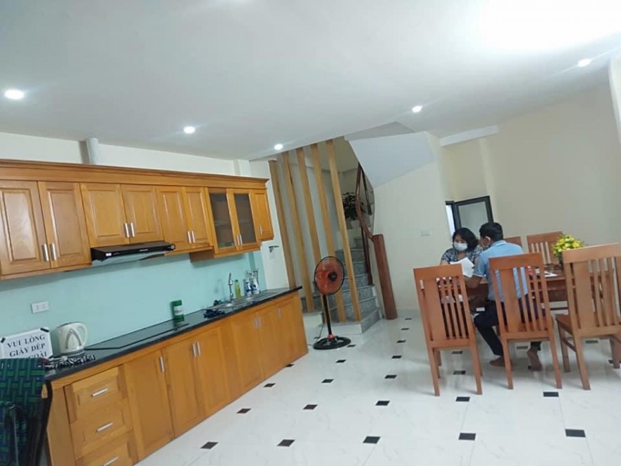 Có nhà đẹp mặt tiền rộng 4.7m chỉ 2.7 tỷ 5 tầng gần trung tâm Hà Đông, sổ chính chủ