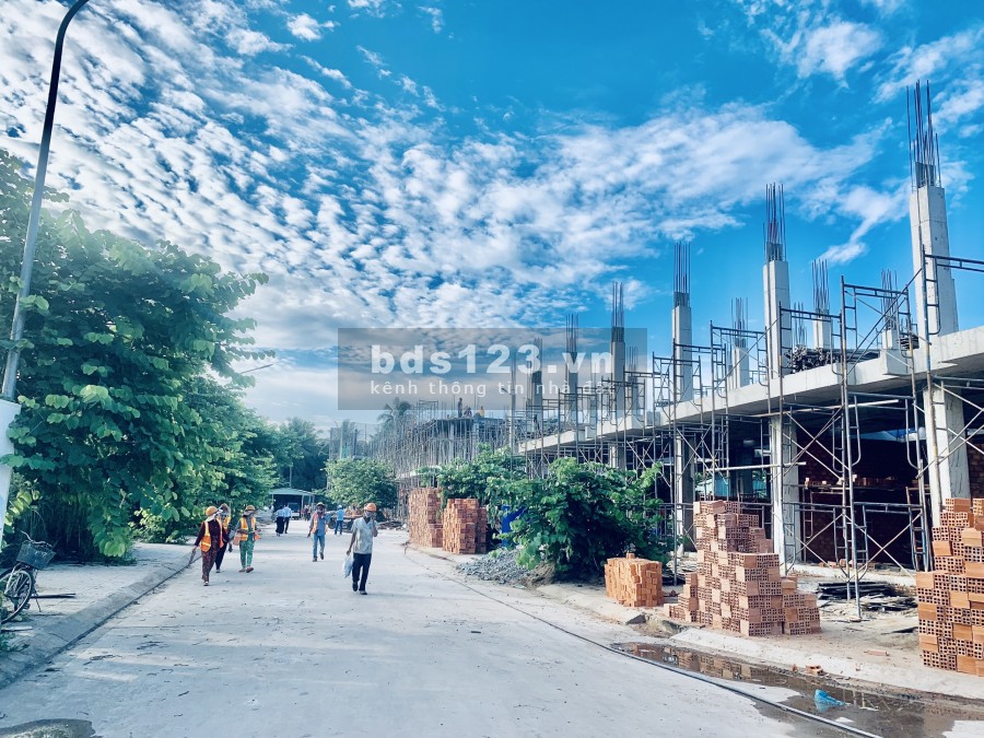 Nhà hoàn công tại Cần Thơ chưa đến 2 tỷ, nguyên căn 1 trệt, 2 lầu đúc kiên cố