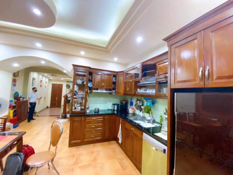Bán nhà ngõ ô tô Hoàng Cầu dt 118m 5 tầng, mặt tiền 6.5 m, giá bán 16.3 tỷ