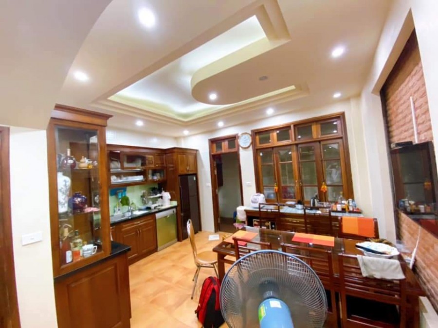 Bán nhà ngõ ô tô Hoàng Cầu dt 118m 5 tầng, mặt tiền 6.5 m, giá bán 16.3 tỷ
