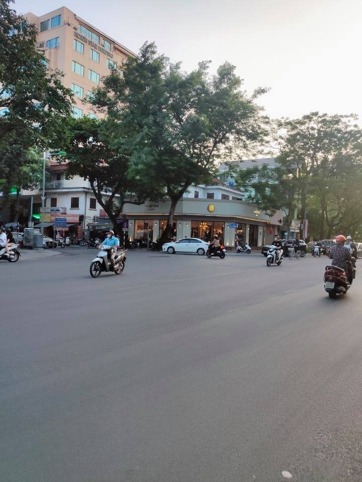 Lô góc! Hiếm, mặt tiền rộng 38m, kinh doanh đẳng cấp, đắc địa, mặt phố Tuệ Tĩnh, gần Vincom
