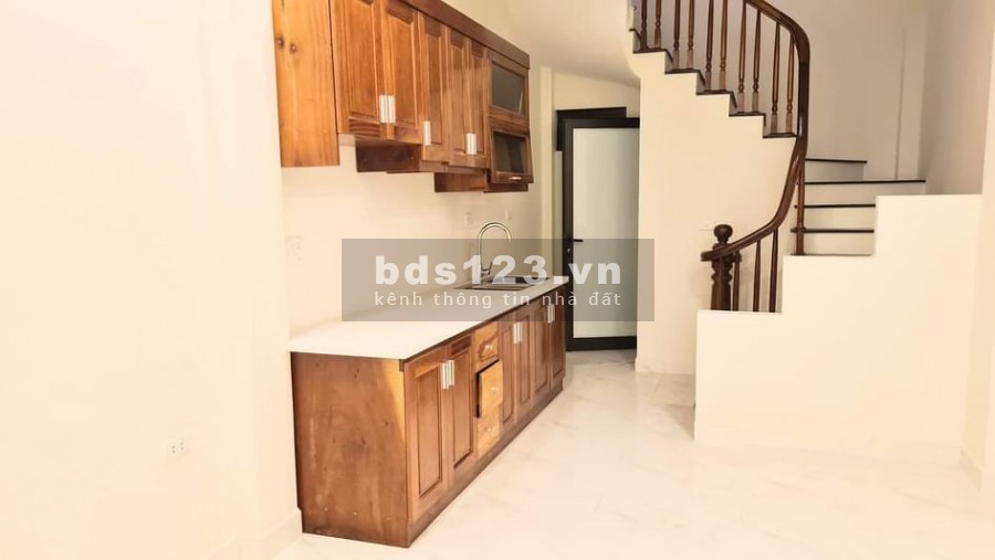 Bán nhà chính chủ một bước ra Hồ Tây, dt 34m2, mặt tiền 3m, giá bán 12 tỷ