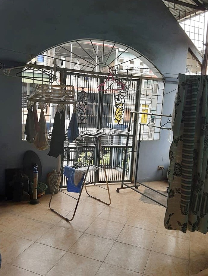 Mặt phố Hàng Muối bán nhà rộng 65m2, hai mặt phố trước sau. Vỉa hè đá bóng