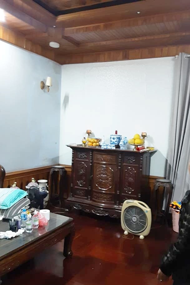 Mặt phố Hàng Muối bán nhà rộng 65m2, hai mặt phố trước sau. Vỉa hè đá bóng