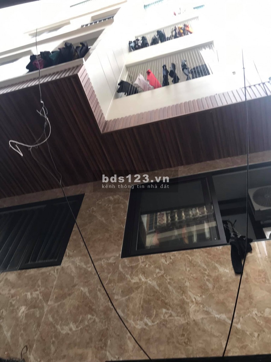 Bán tòa nhà gần phố Võng Thị, Tân Hồ, 80m x 7 tầng thang máy, gồm 12 căn hộ cao cấp cho thuê