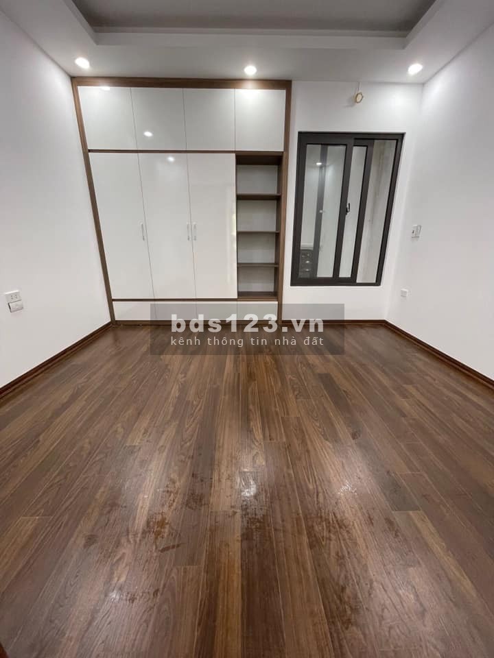 Bán nhà chính chủ giá chỉ nhỉnh 4 tỷ có ngay phố Đại Từ 5 tầng LH: 0914736203